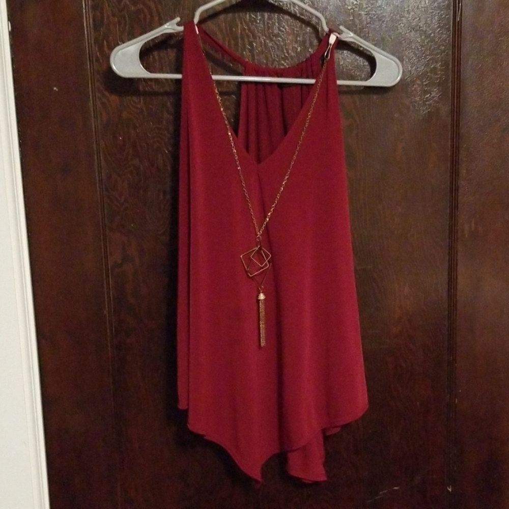 Burgundy tanktop
